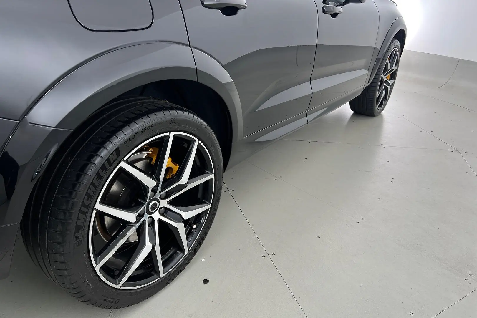 2020 Volvo XC60 Gallery Image 5