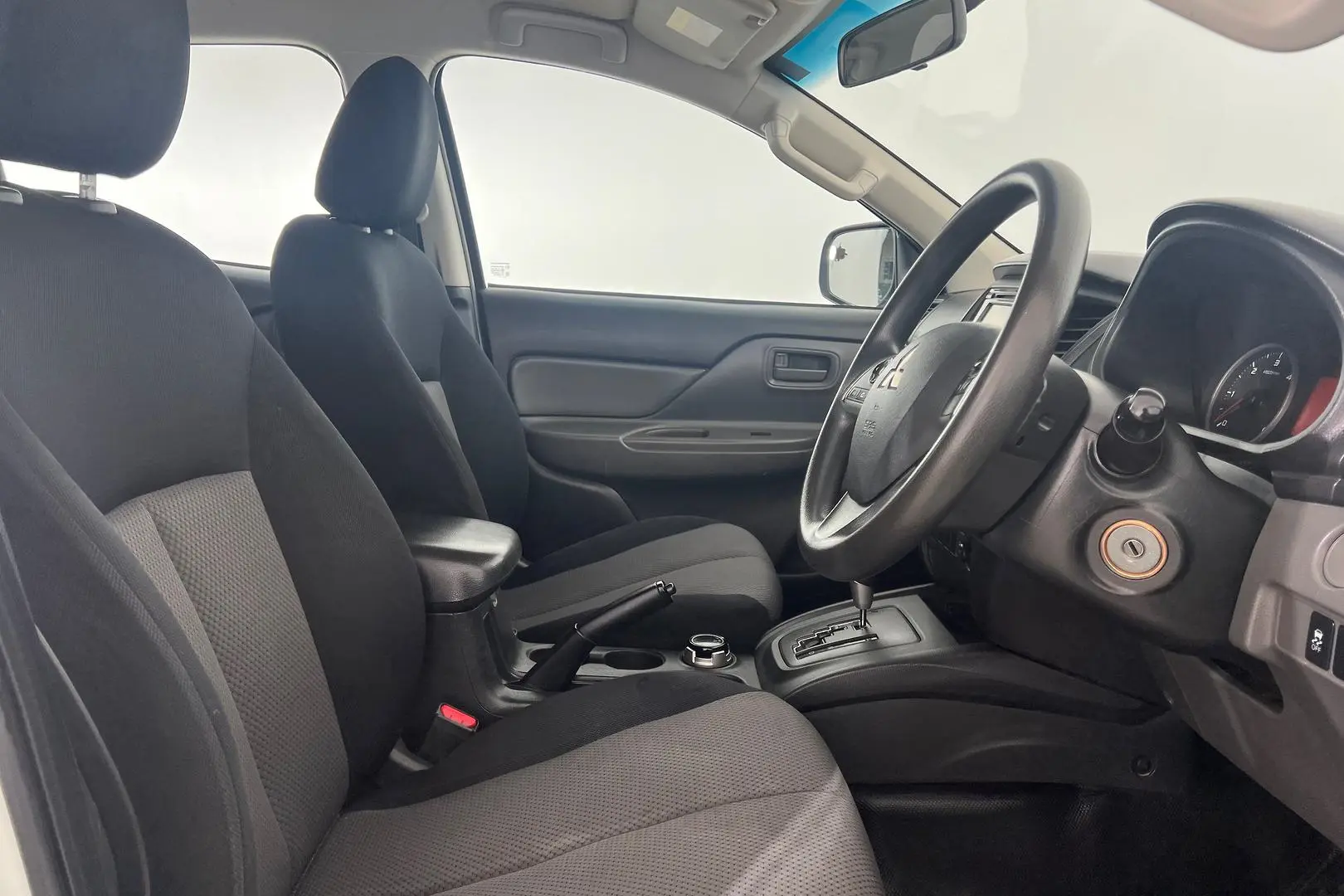 2017 Mitsubishi Triton Gallery Image 12