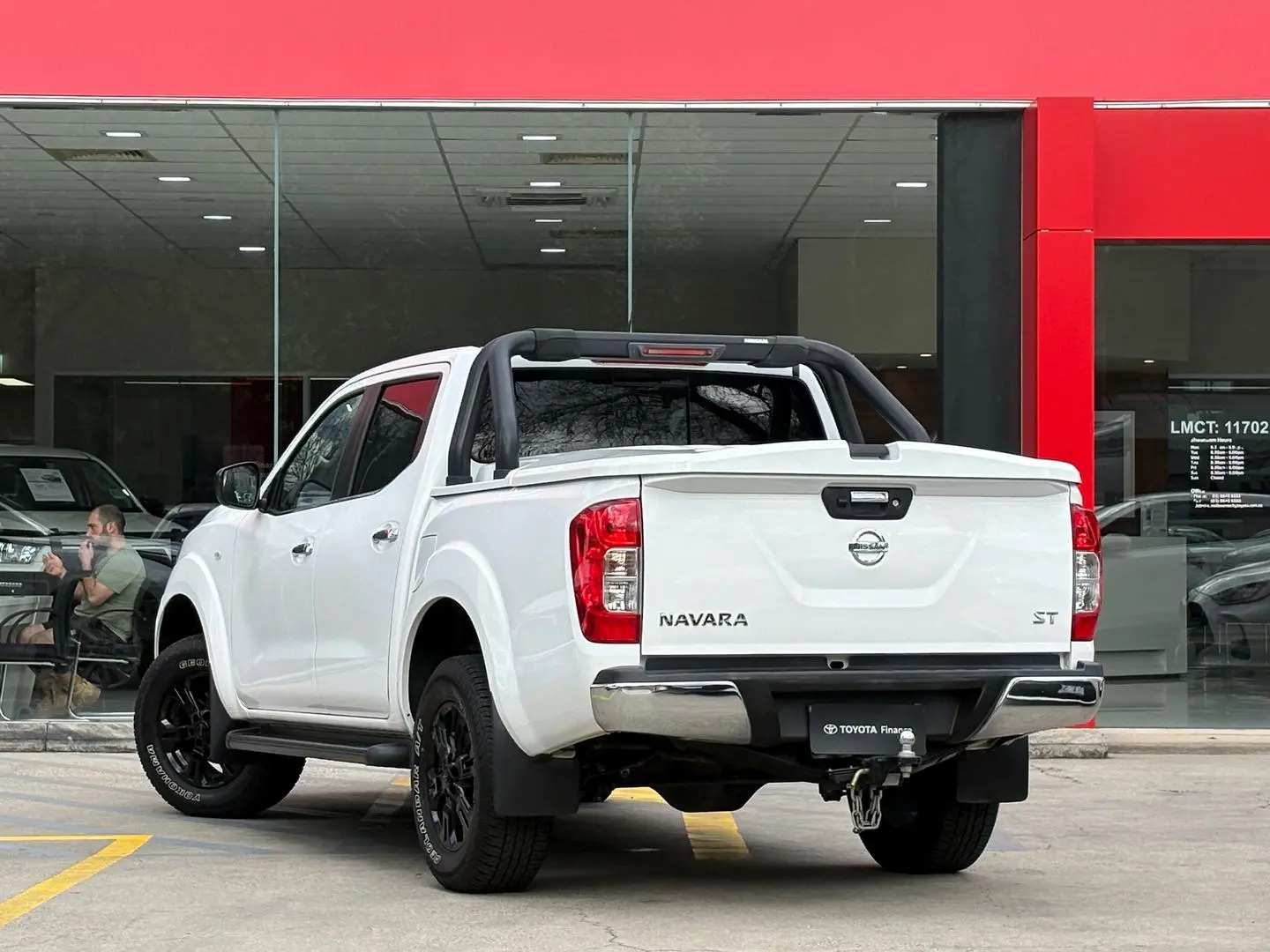 2020 Nissan Navara Gallery Image 10