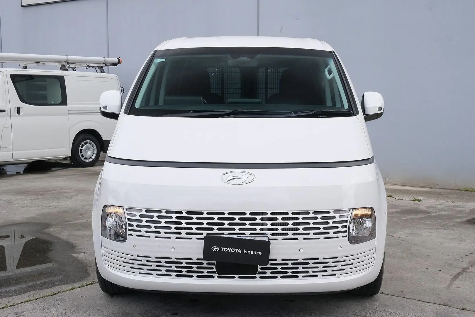 2022 Hyundai STARIA Gallery Image 3