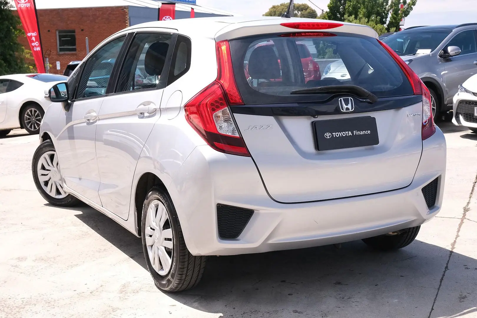 2016 Honda Jazz Gallery Image 2