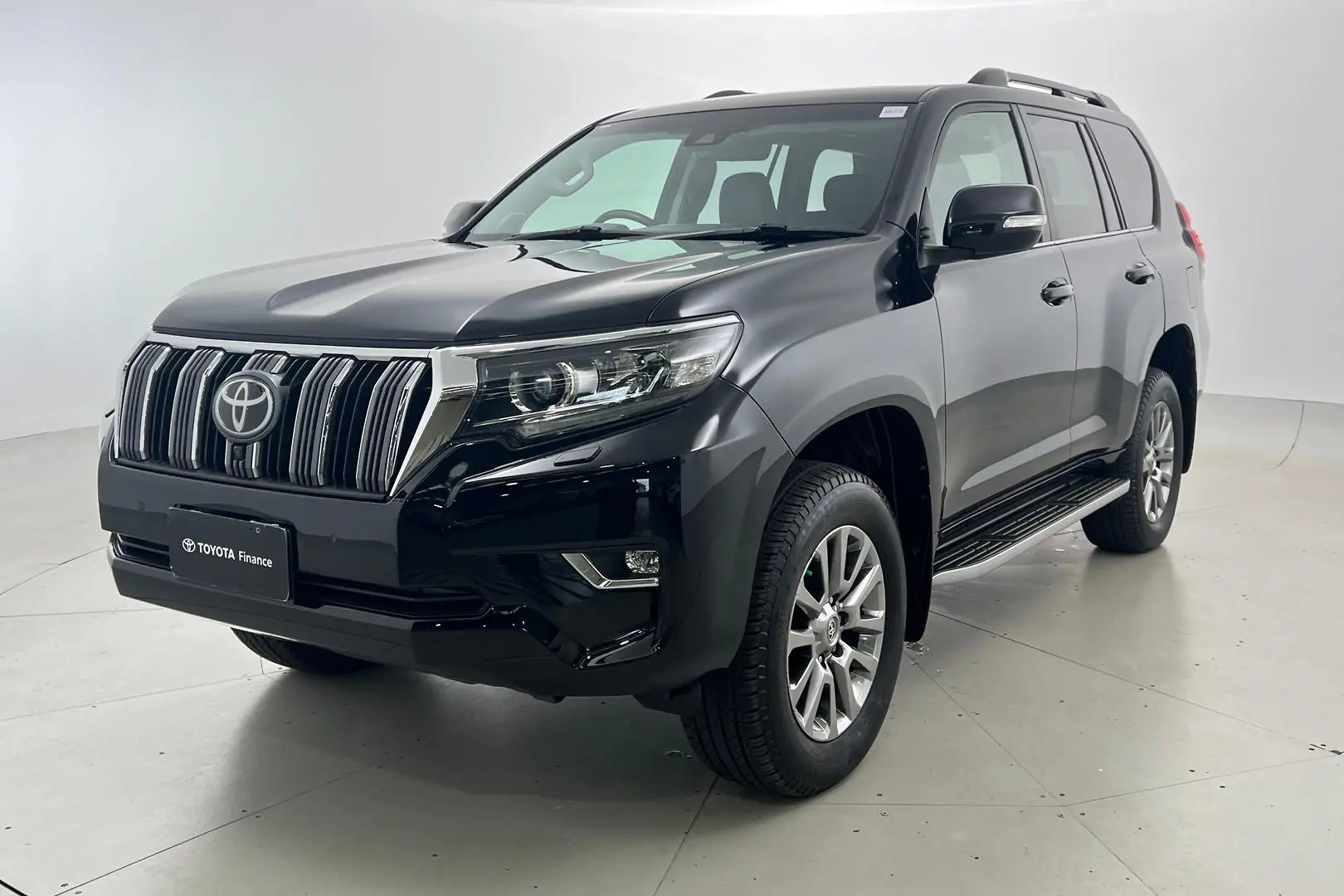 2018 Toyota Landcruiser Prado Gallery Image 2