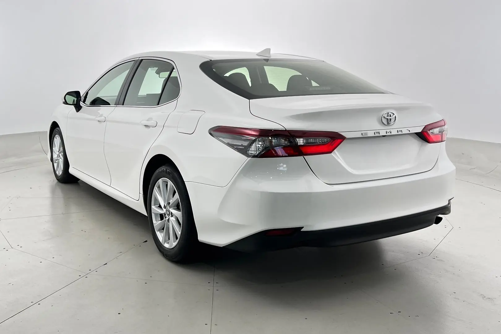 2024 Toyota Camry Gallery Image 8