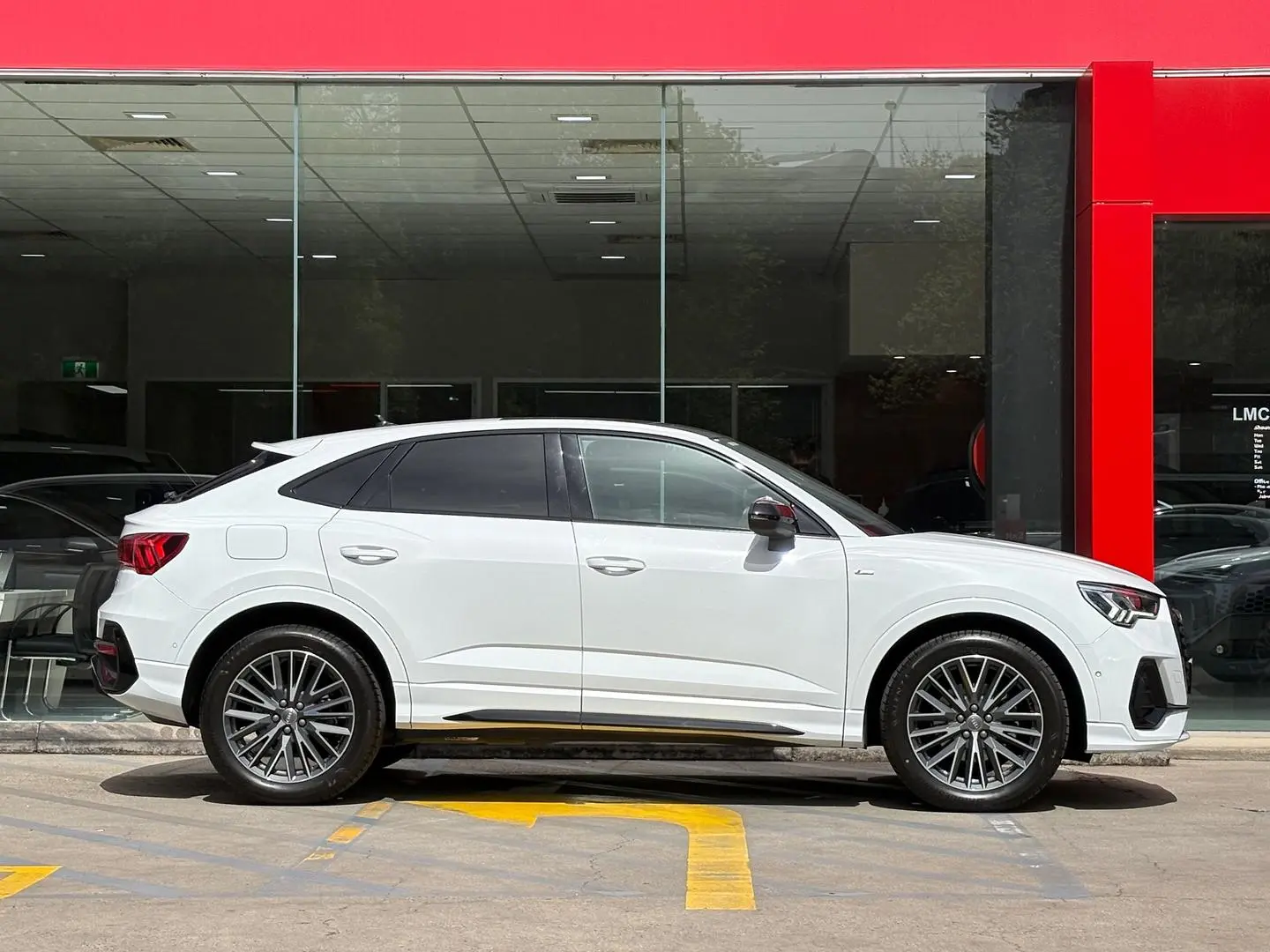 2020 Audi Q3 Gallery Image 3