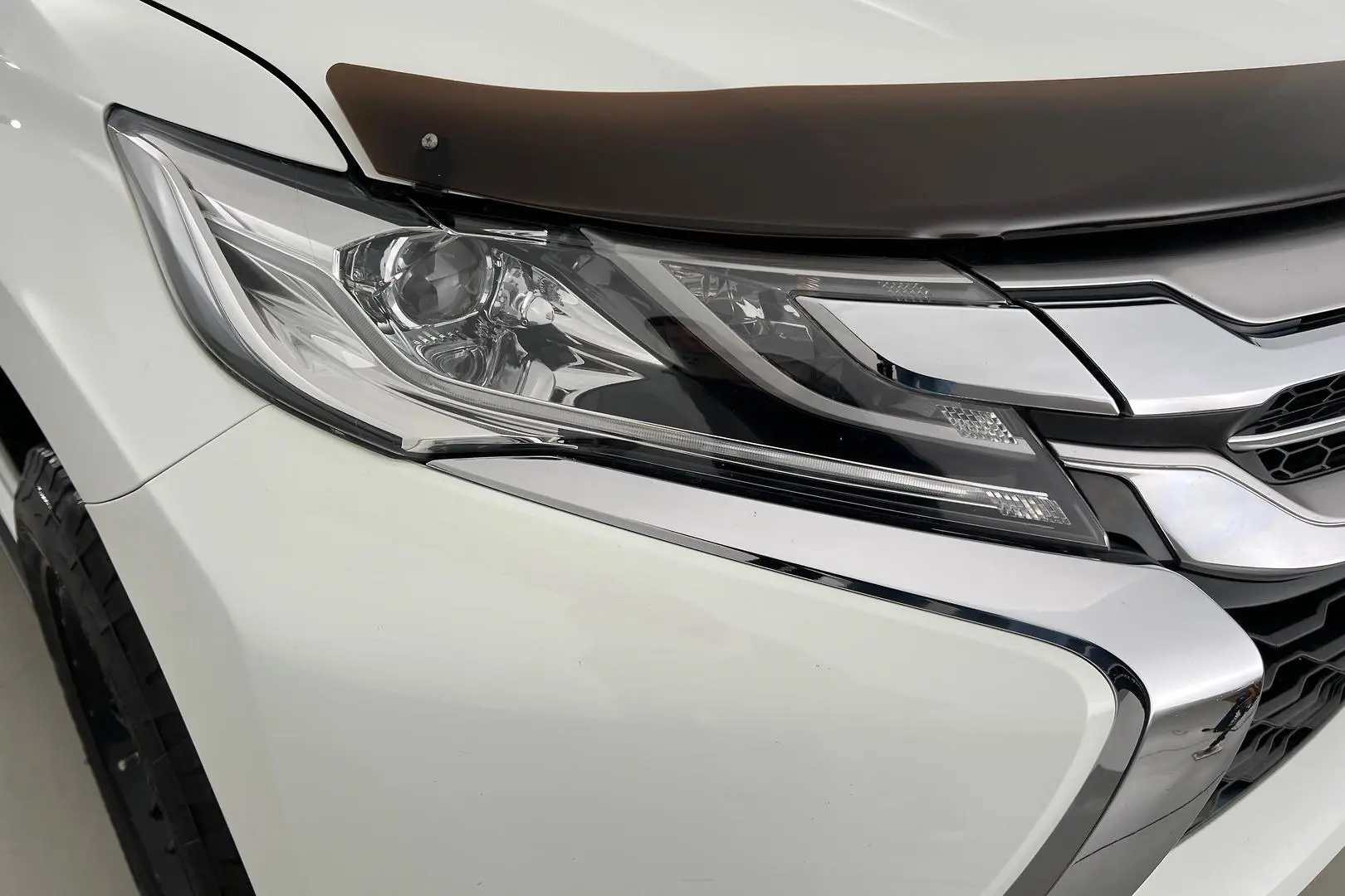 2018 Mitsubishi Pajero Sport Gallery Image 10