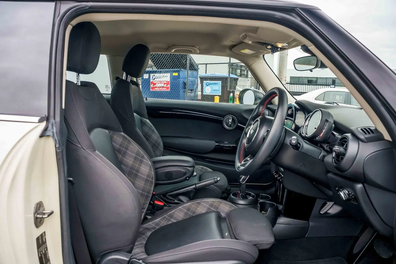 2019 MINI Hatch Gallery Image 6