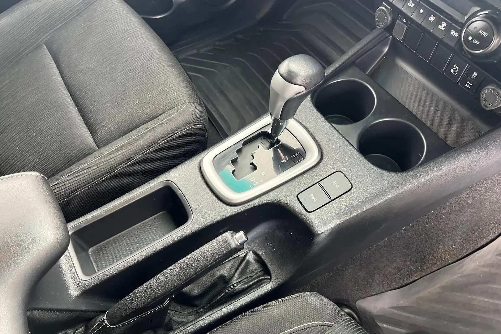 2022 Toyota Hilux Gallery Image 14