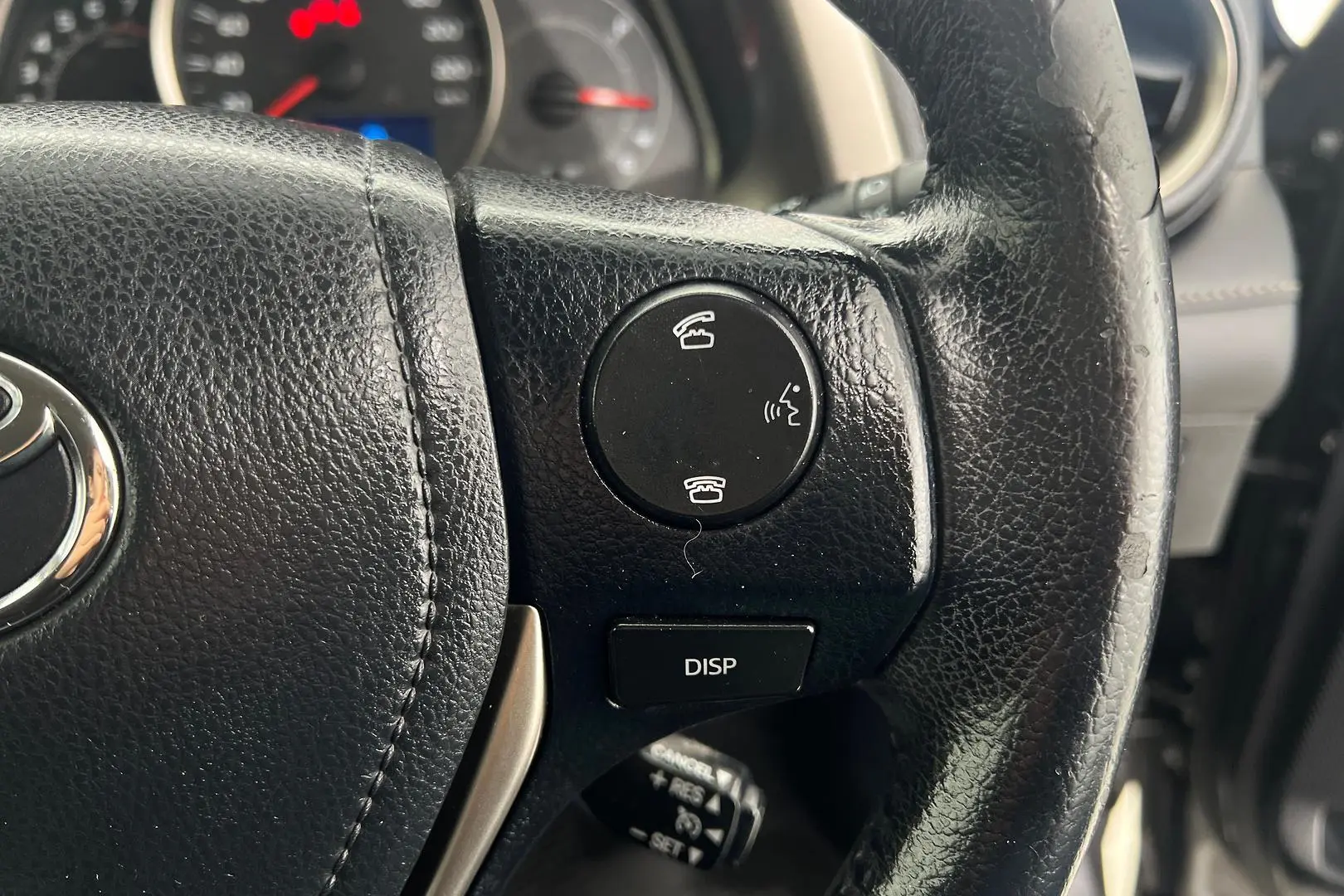 2015 Toyota RAV4 Gallery Image 18