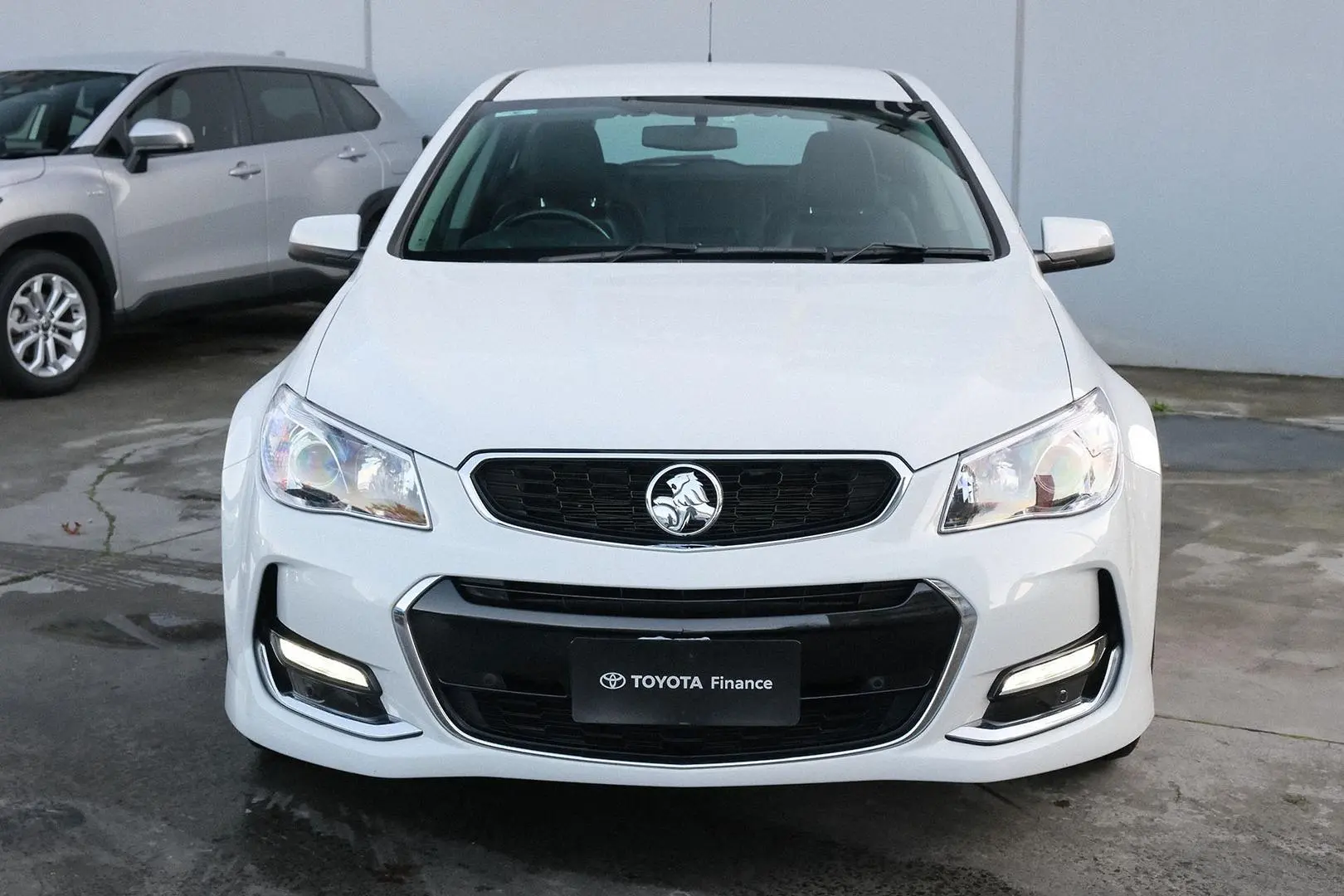 2017 Holden Commodore Gallery Image 3