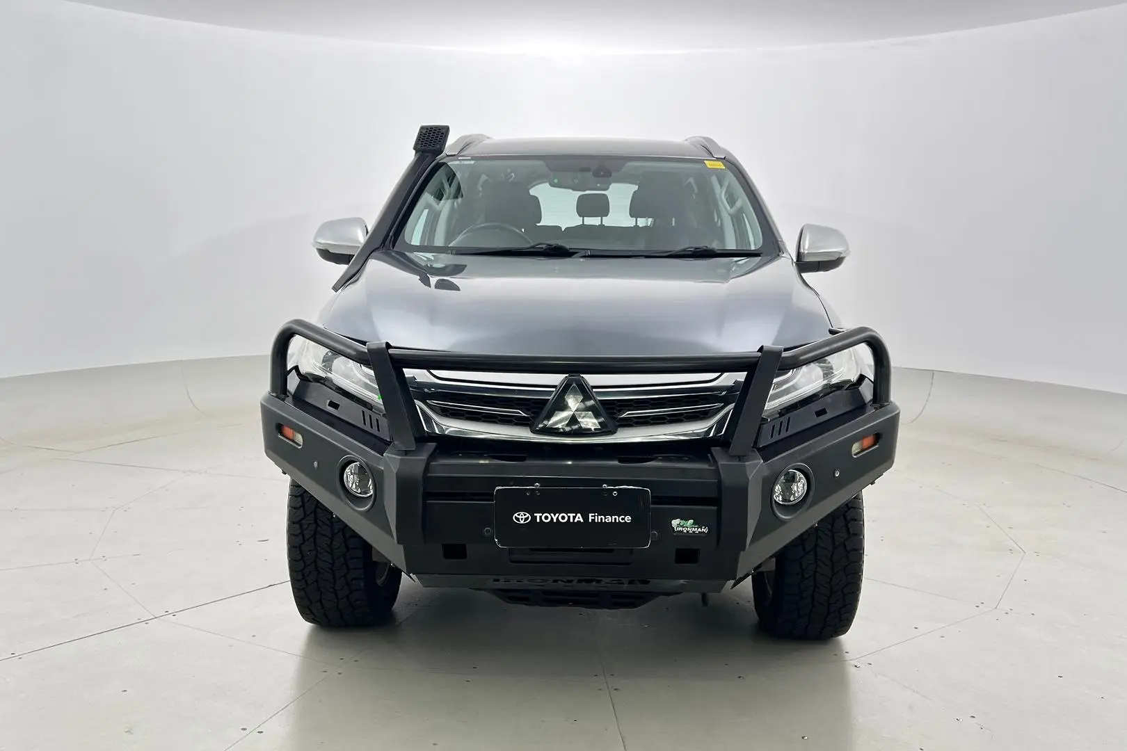 2016 Mitsubishi Pajero Sport Gallery Image 10