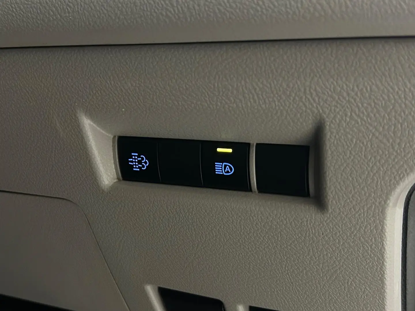 2022 Toyota Hiace Gallery Image 25