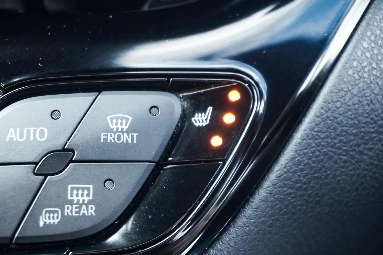 2022 Toyota C-HR Gallery Image 13