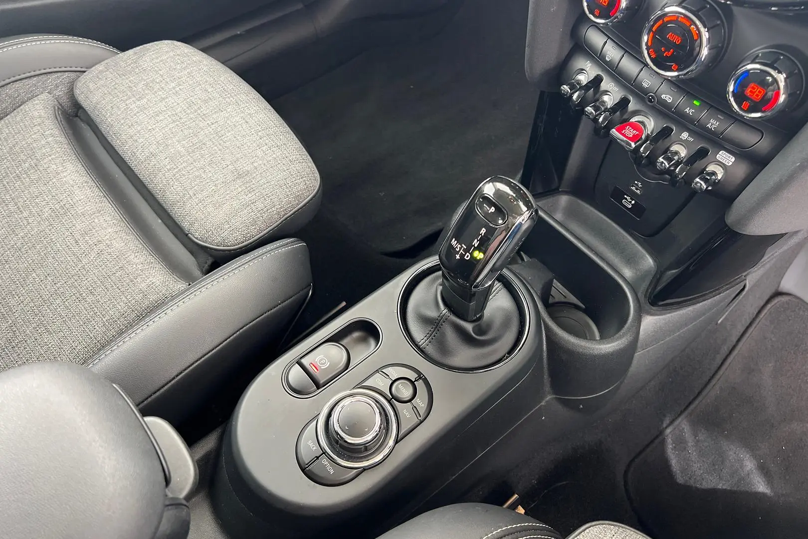 2021 MINI Hatch Gallery Image 18
