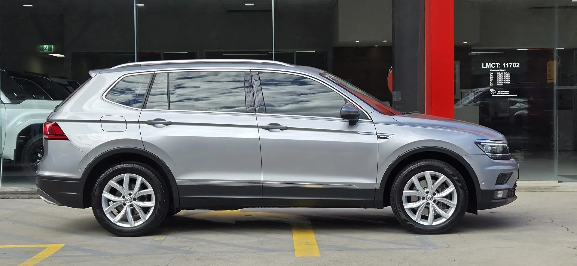 2020 Volkswagen Tiguan Gallery Image 2