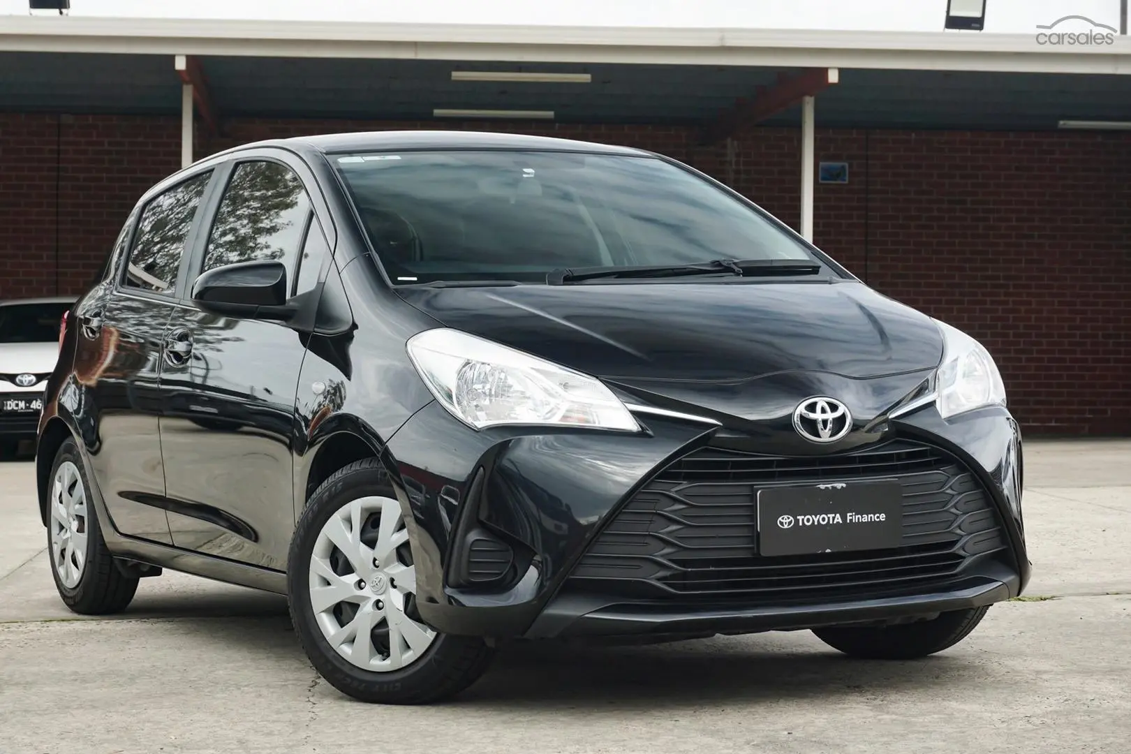 2017 Toyota Yaris Image 1