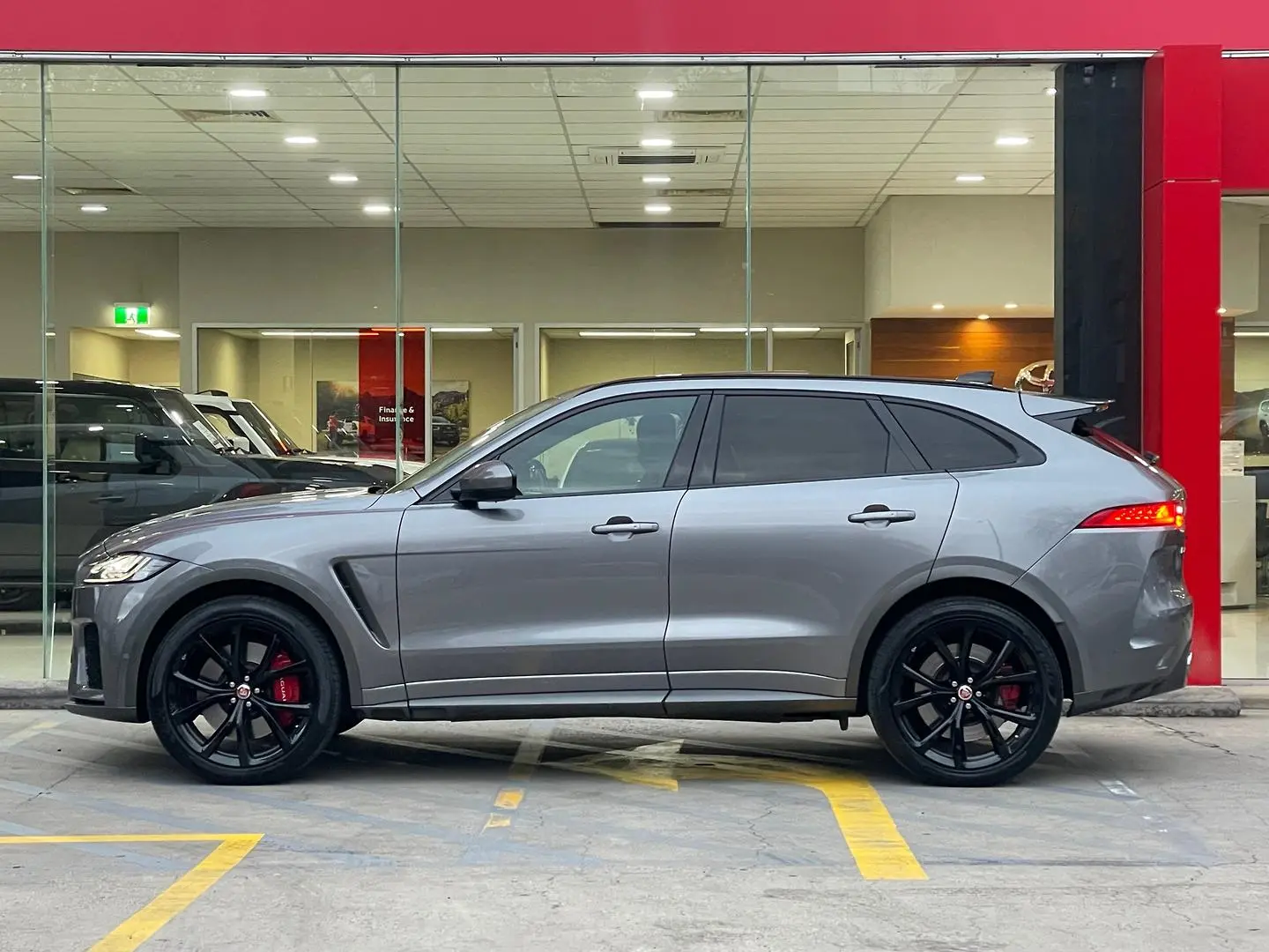 2020 Jaguar F-PACE Gallery Image 5