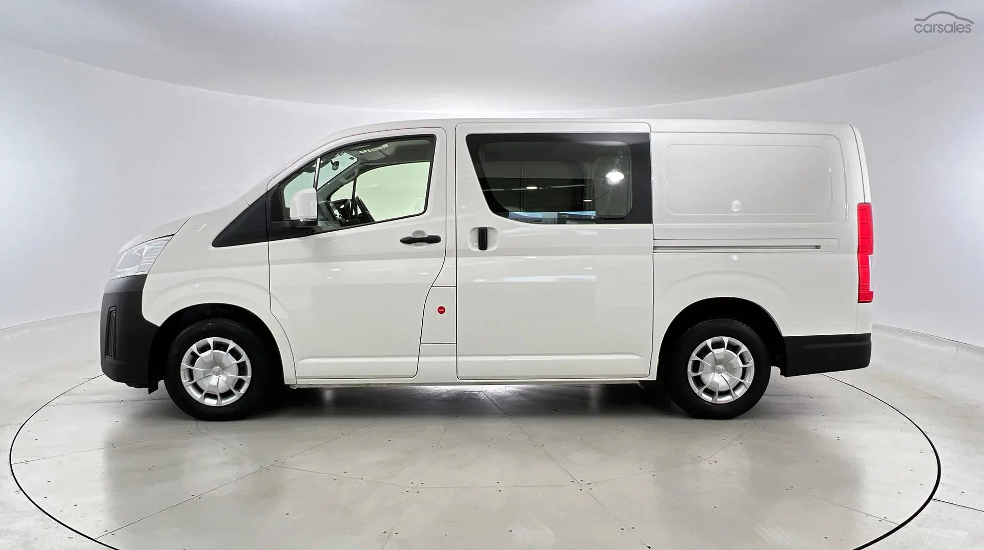 2020 Toyota Hiace Image 7