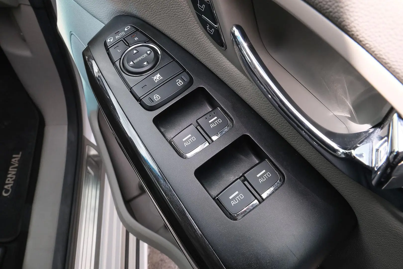 2017 Kia Carnival Gallery Image 16