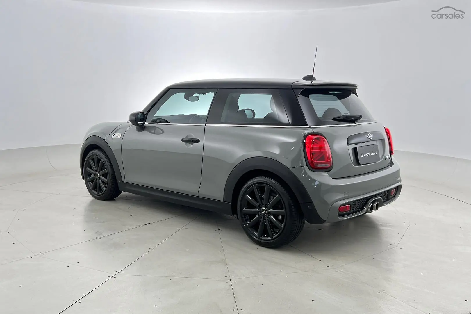 2020 MINI Hatch Image 2