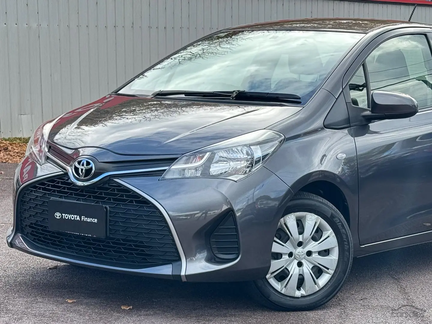 2015 Toyota Yaris Image 11