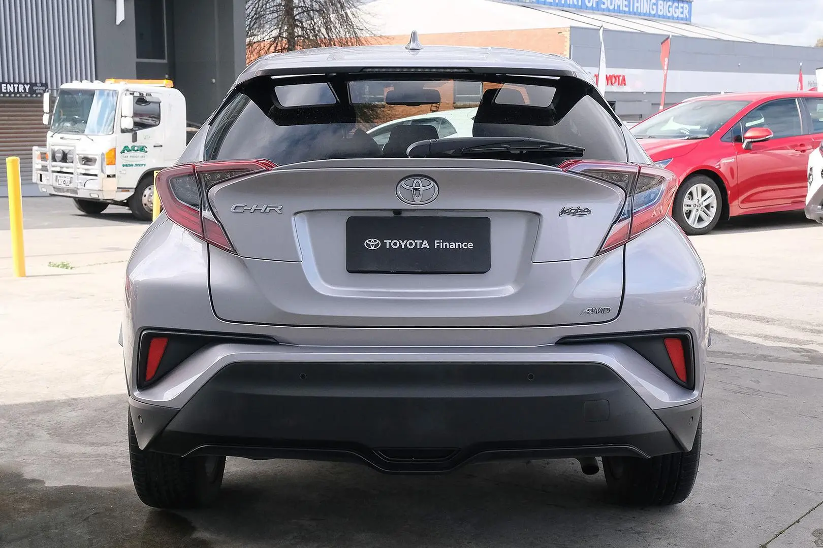 2019 Toyota C-HR Gallery Image 4