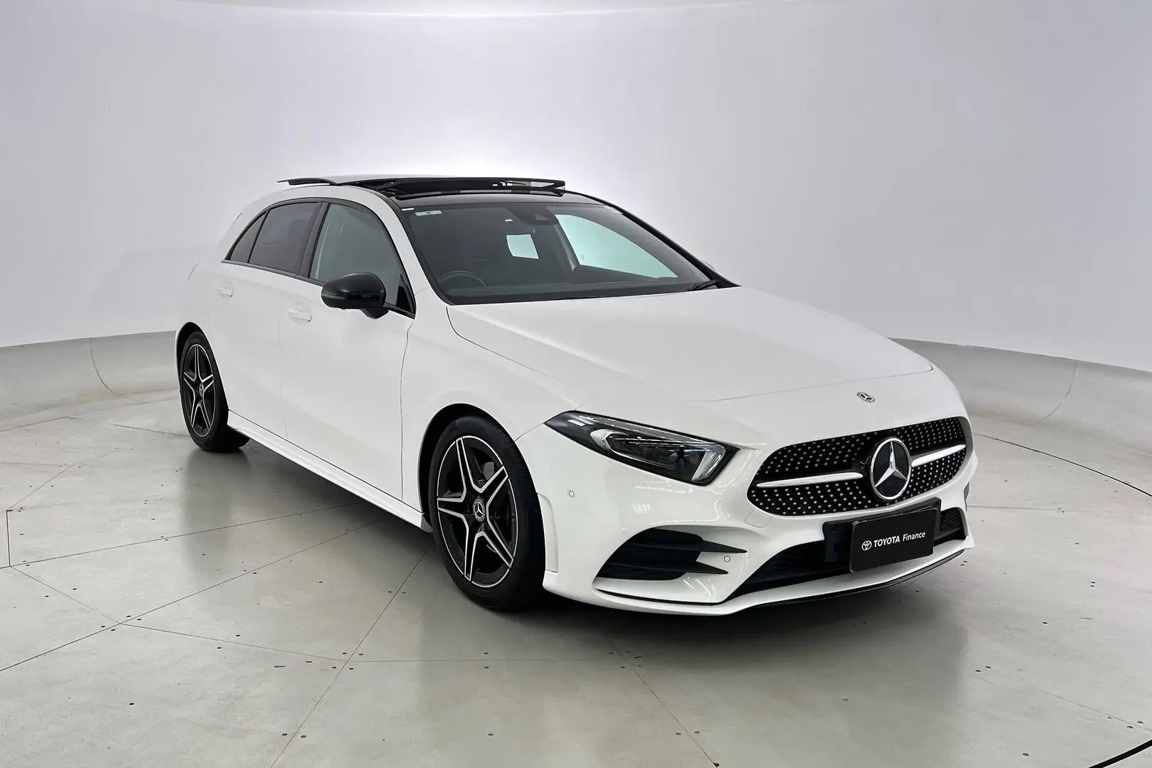 2019 Mercedes-Benz A-Class Gallery Image 1