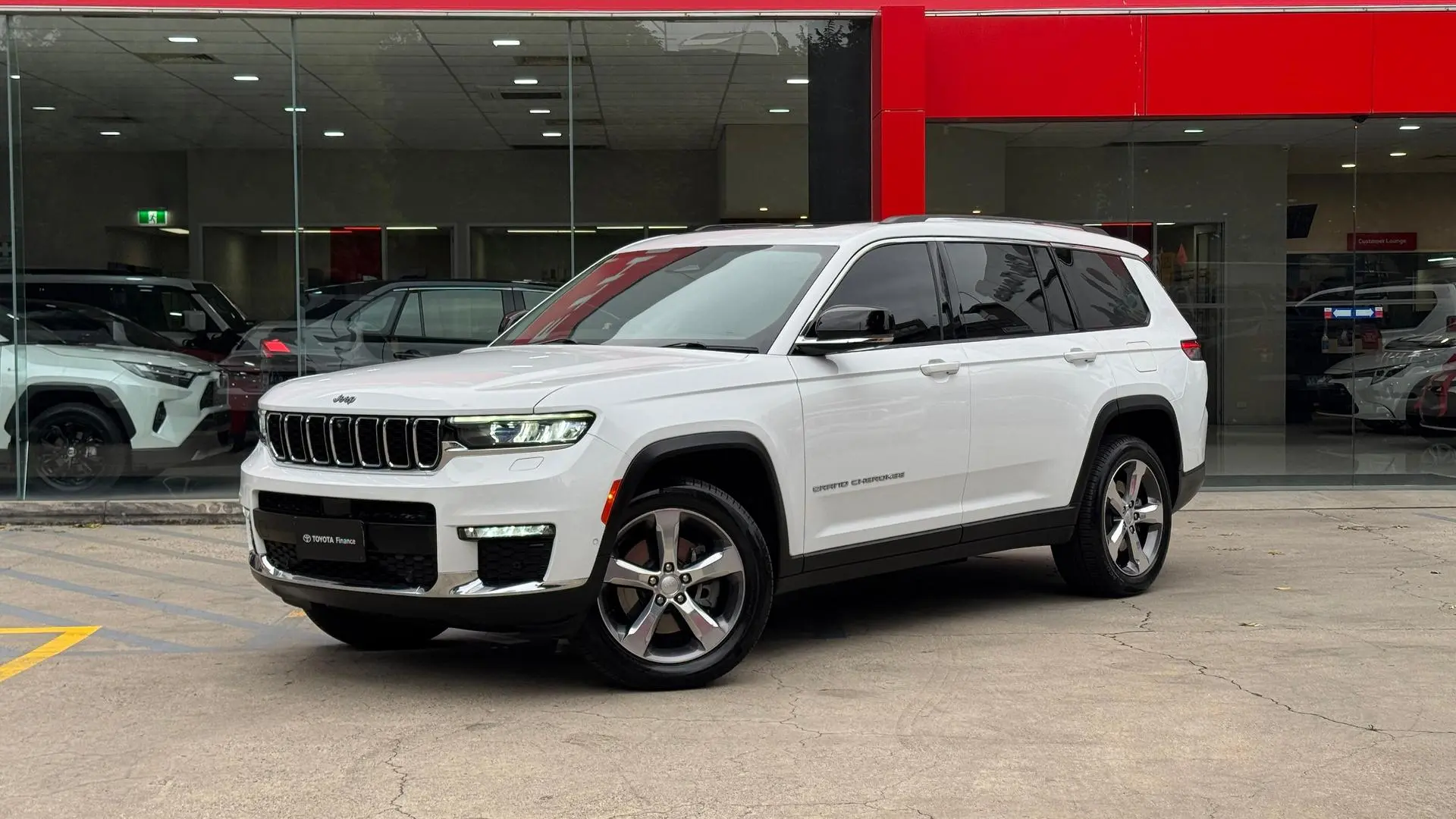 2022 Jeep Grand Cherokee Gallery Image 10