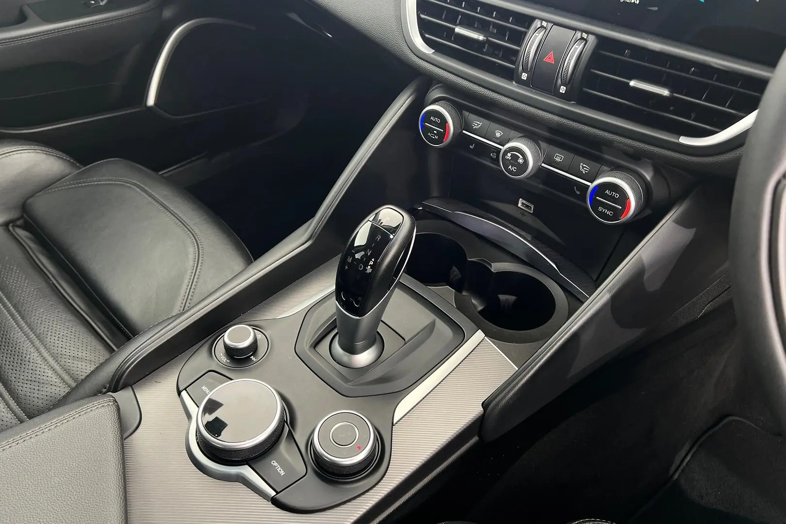 2019 Alfa Romeo Giulia Gallery Image 15