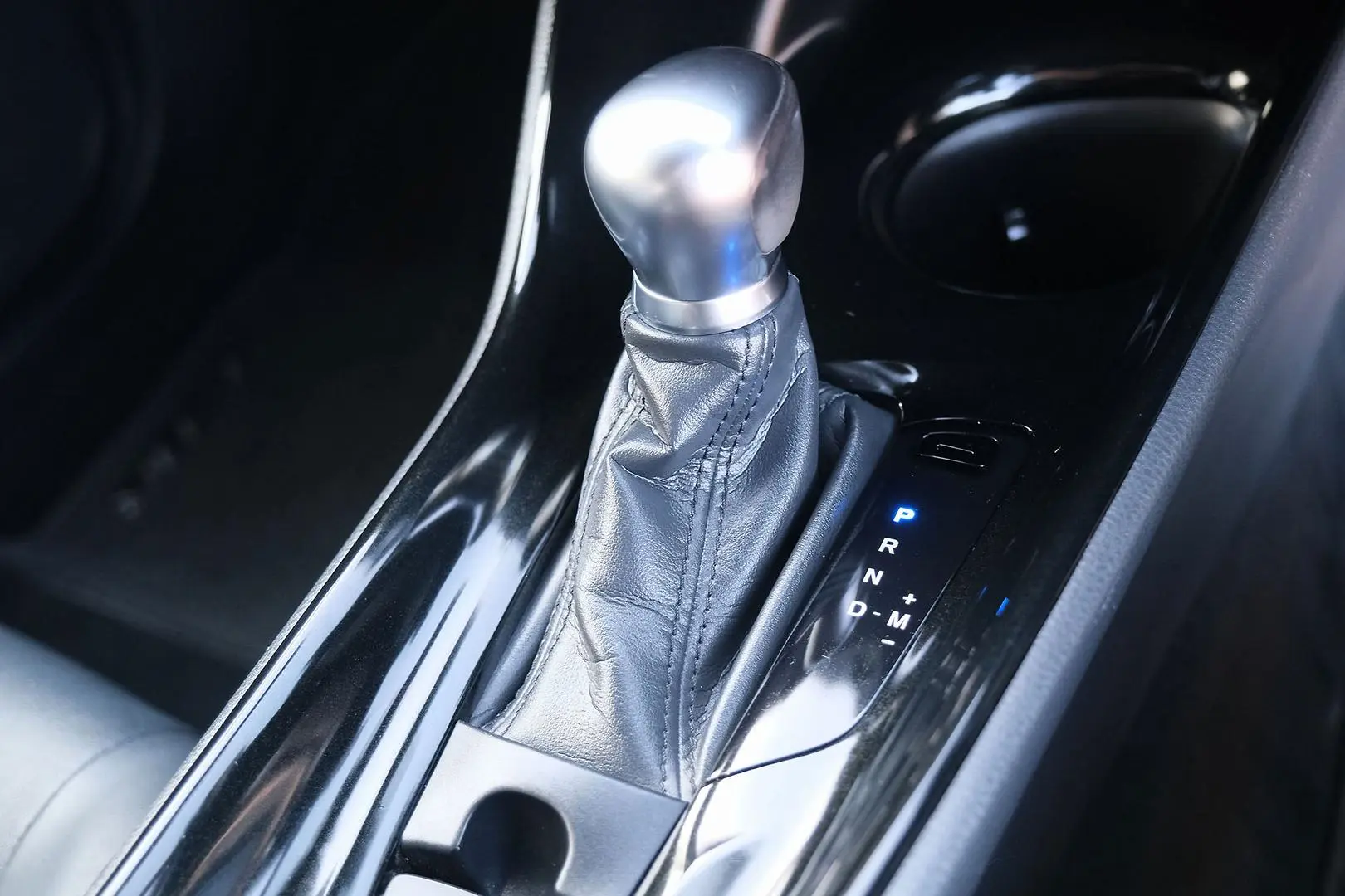 2018 Toyota C-HR Gallery Image 18