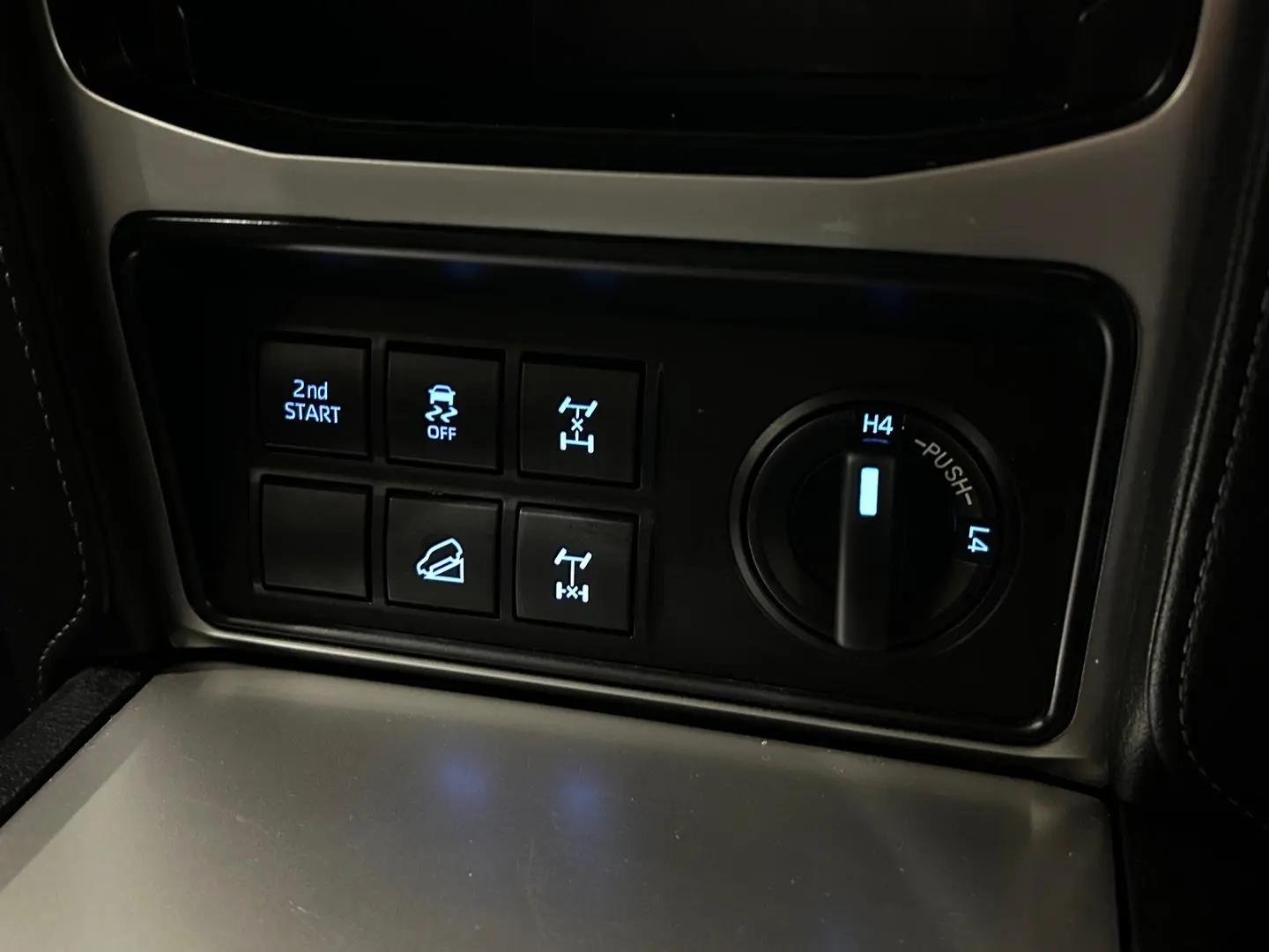 2023 Toyota Landcruiser Prado Gallery Image 22