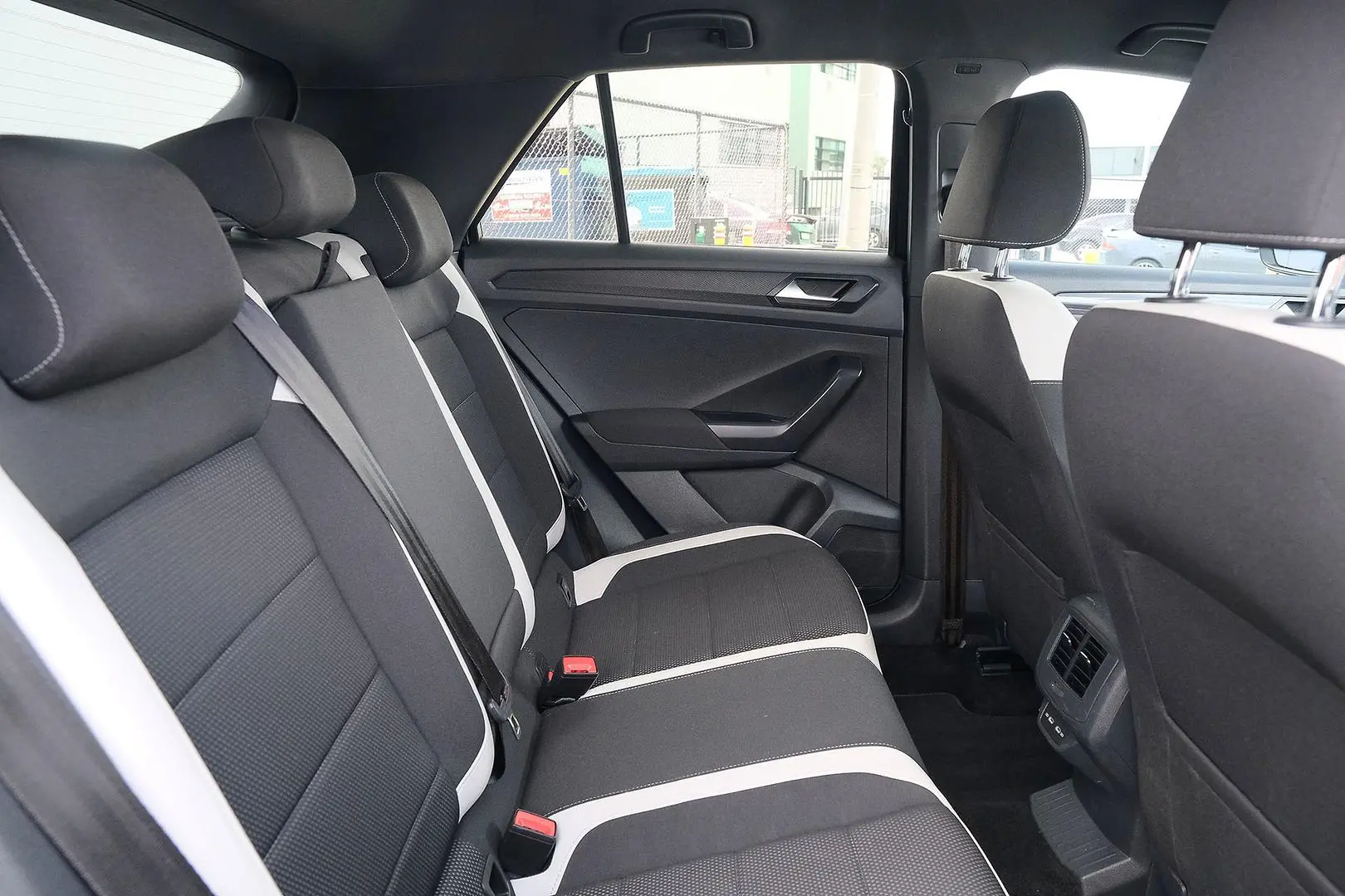 2021 Volkswagen T-Roc Gallery Image 11