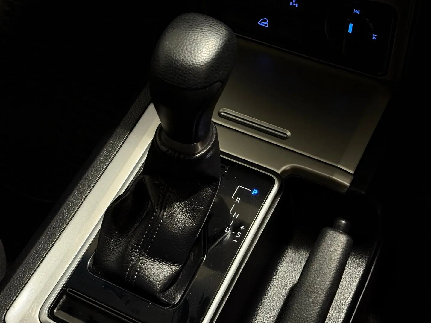 2021 Toyota Landcruiser Prado Gallery Image 21