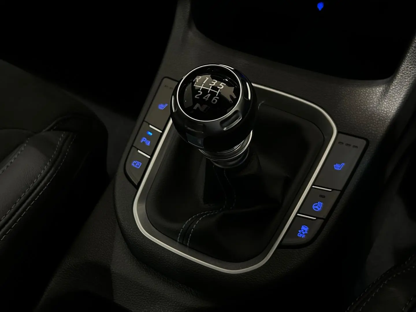 2024 Hyundai i30 Gallery Image 16