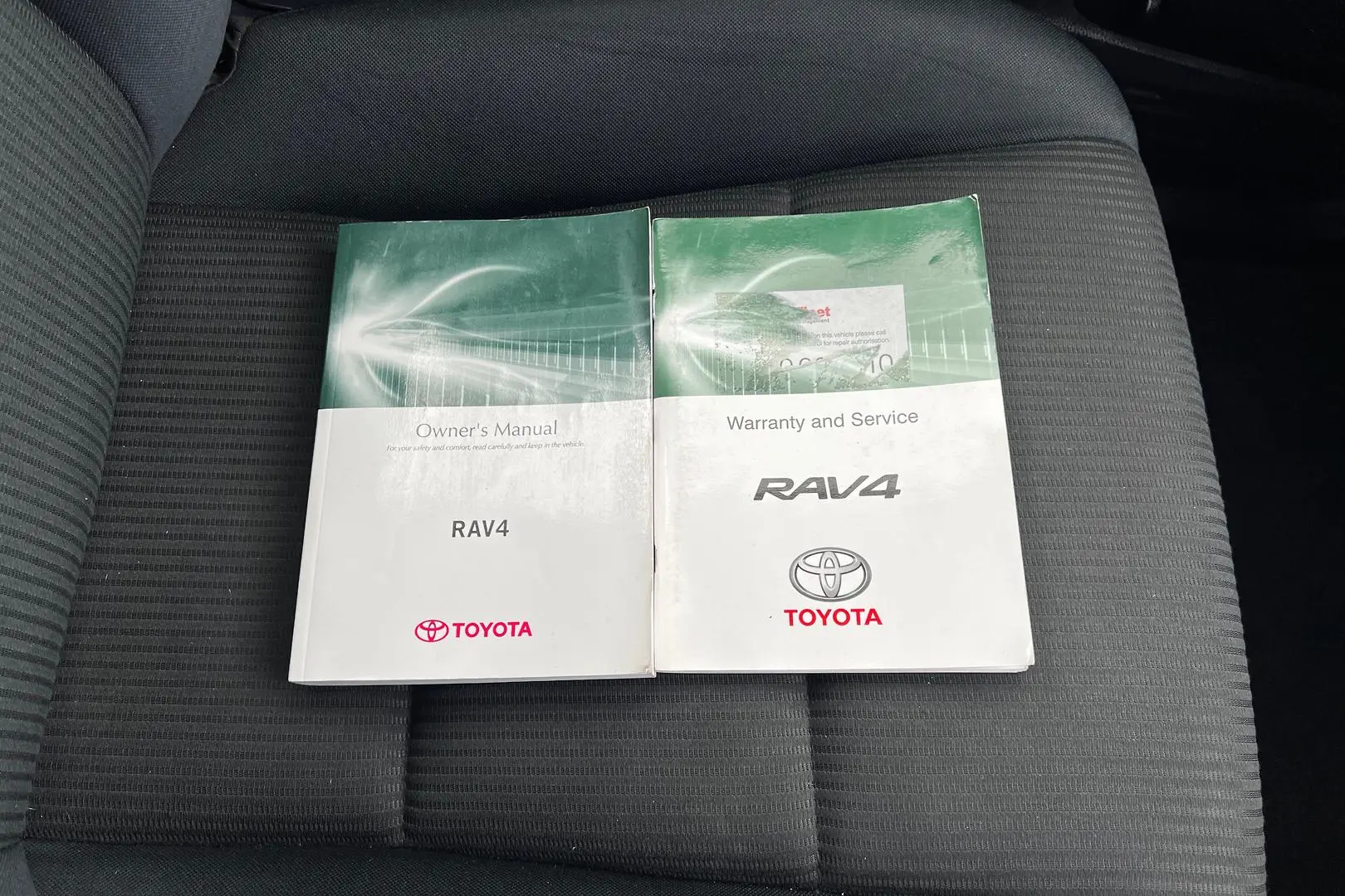 2017 Toyota RAV4 Gallery Image 21