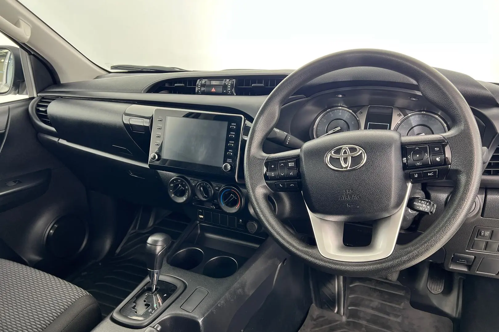 2023 Toyota Hilux Gallery Image 12