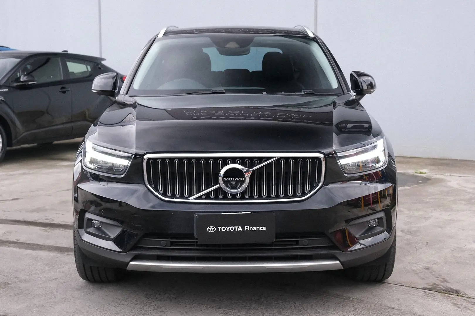 2021 Volvo XC40 Gallery Image 3