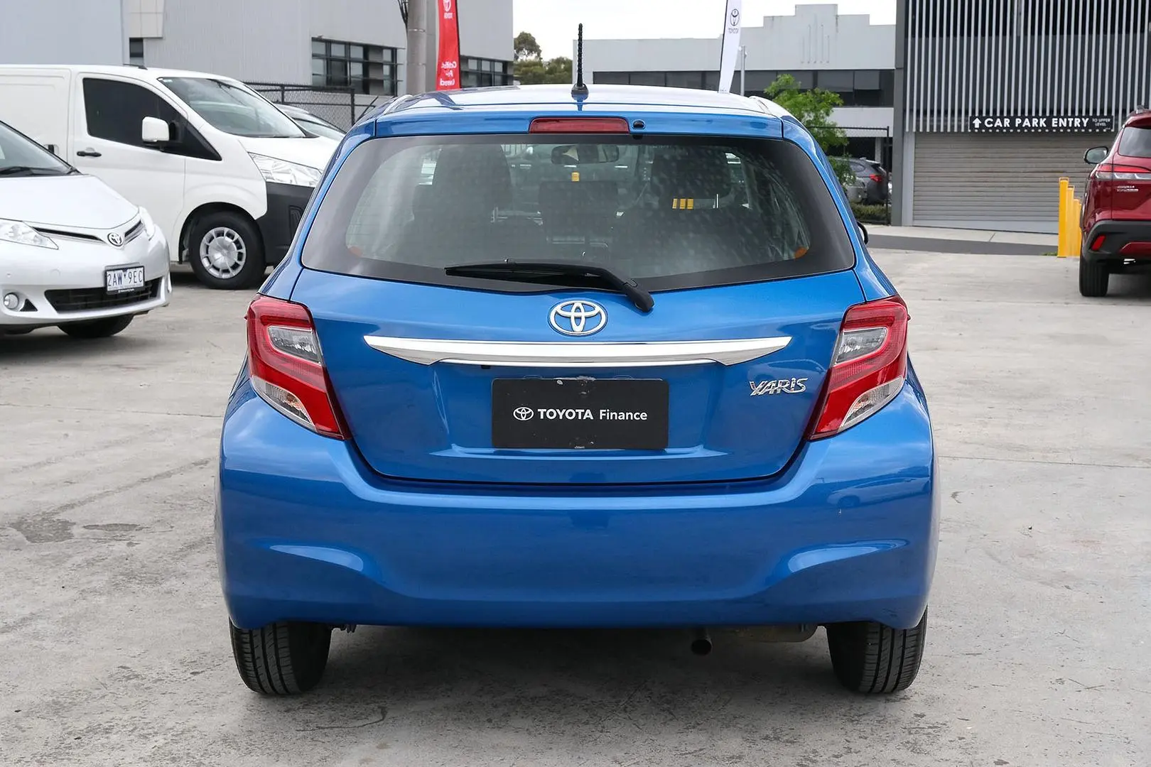 2016 Toyota Yaris Image 4