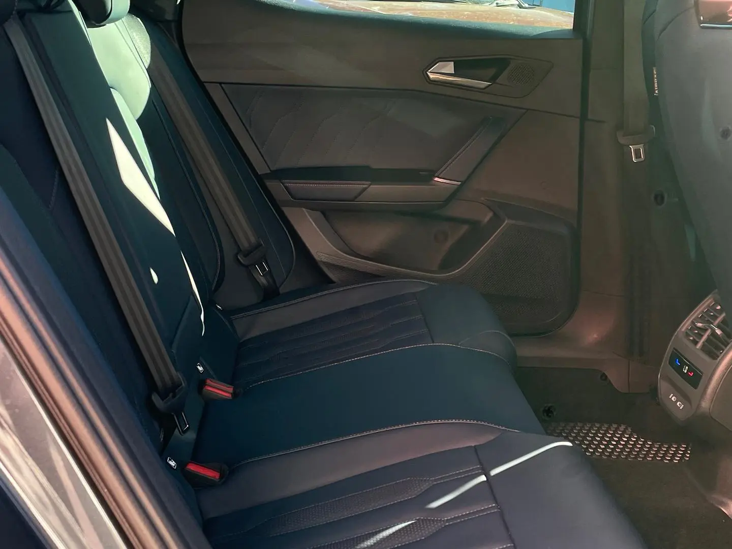 2024 CUPRA Leon Gallery Image 15