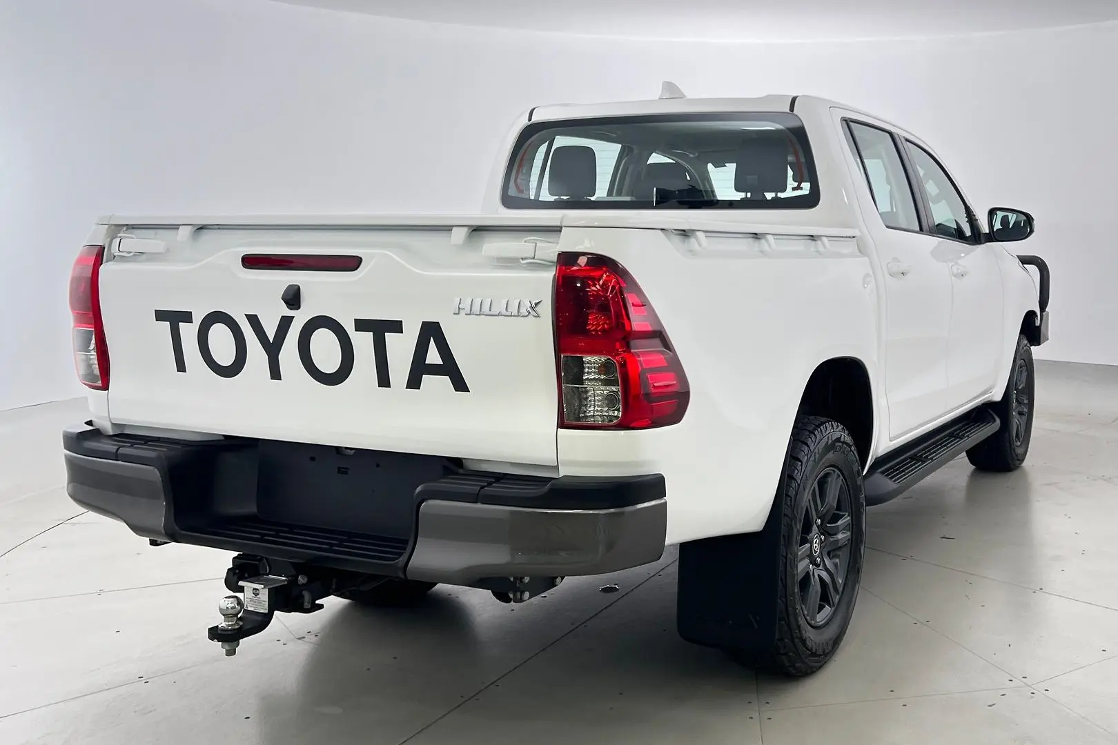 2022 Toyota Hilux Gallery Image 7