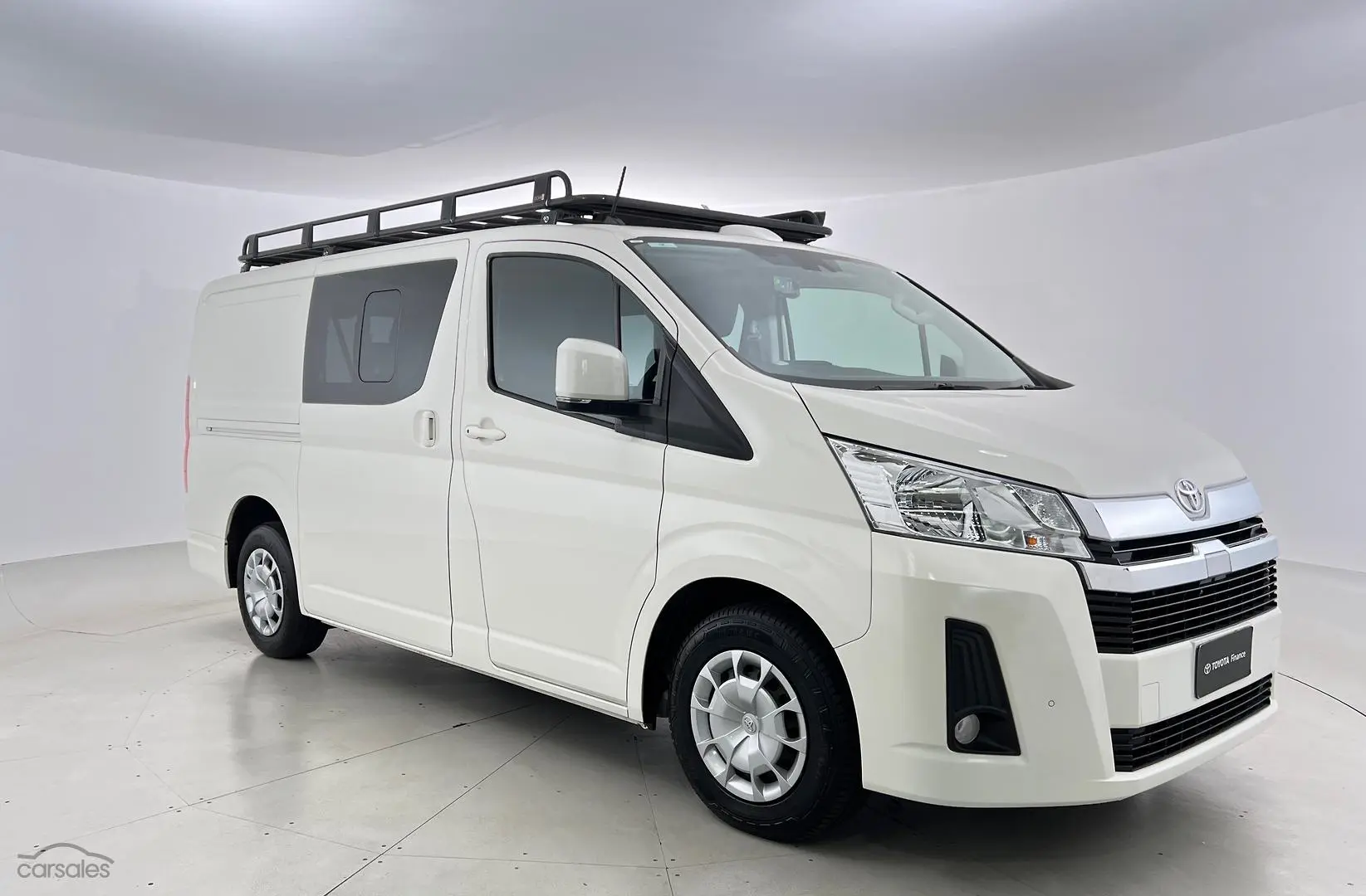 2022 Toyota Hiace Image 1