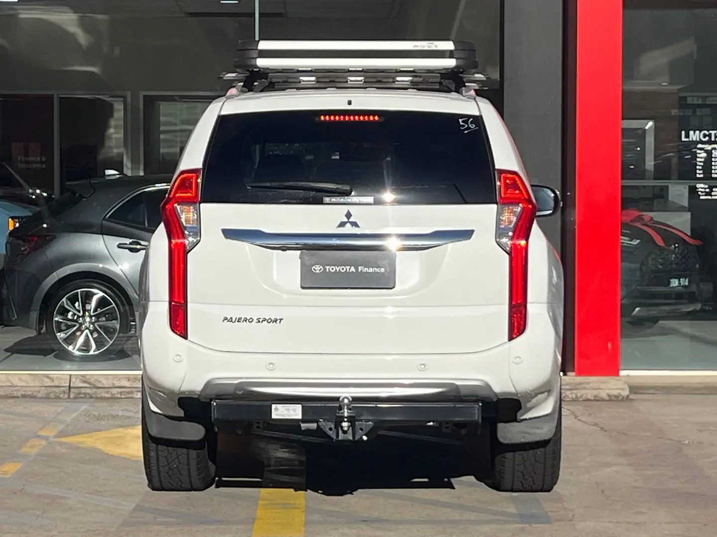 2018 Mitsubishi Pajero Sport Gallery Image 4