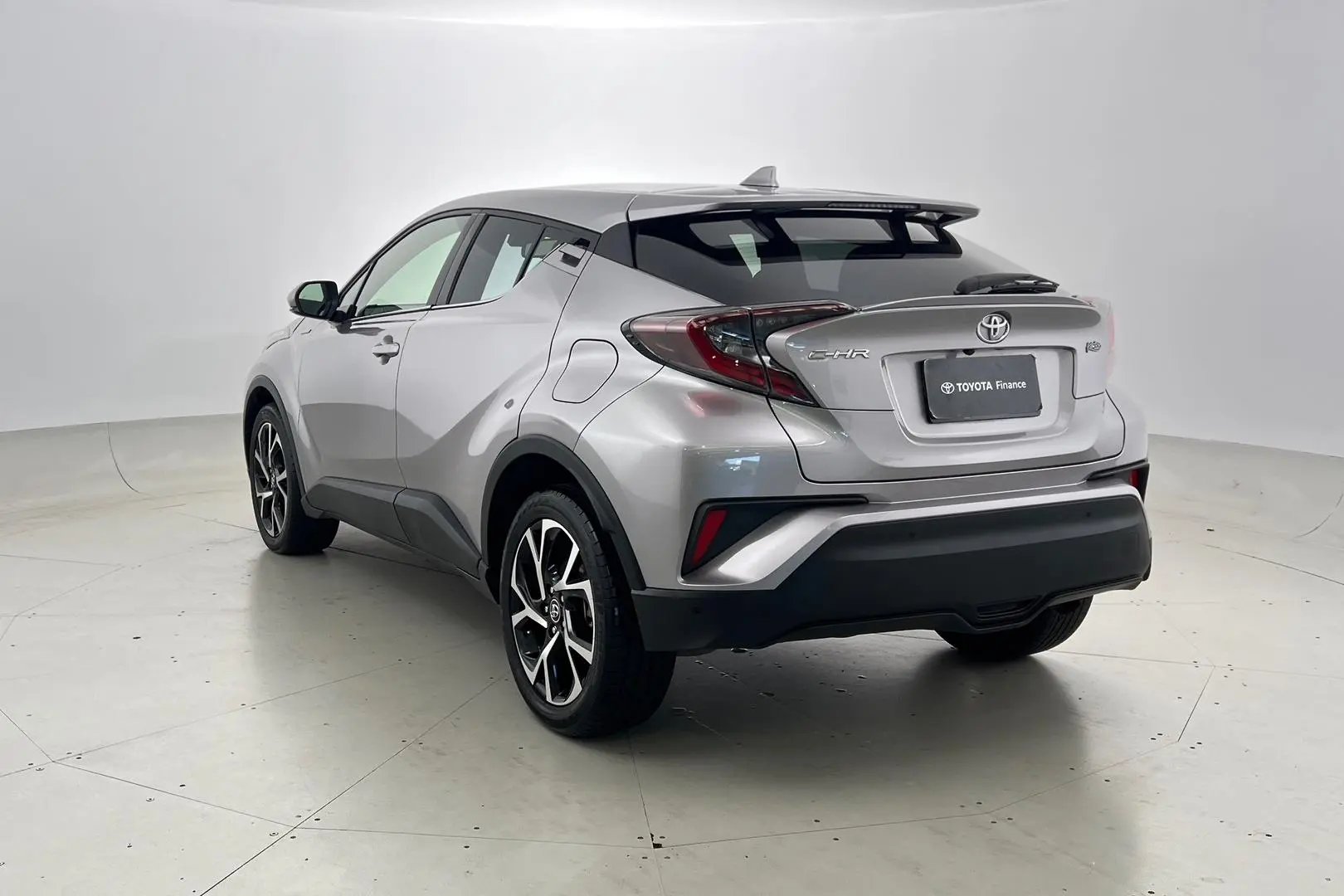 2018 Toyota C-HR Gallery Image 7