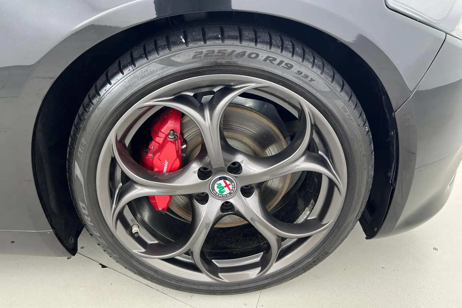 2019 Alfa Romeo Giulia Gallery Image 23