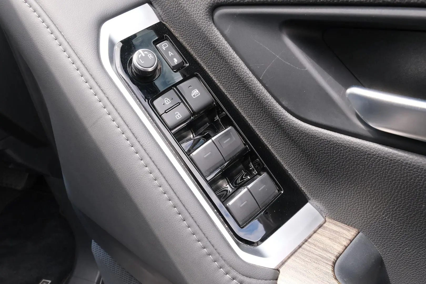 2023 Toyota Landcruiser Gallery Image 13