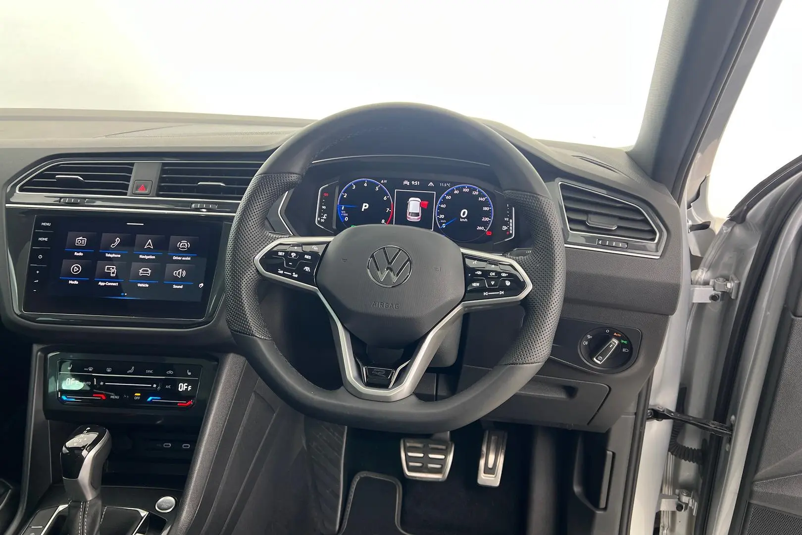 2021 Volkswagen Tiguan Gallery Image 14