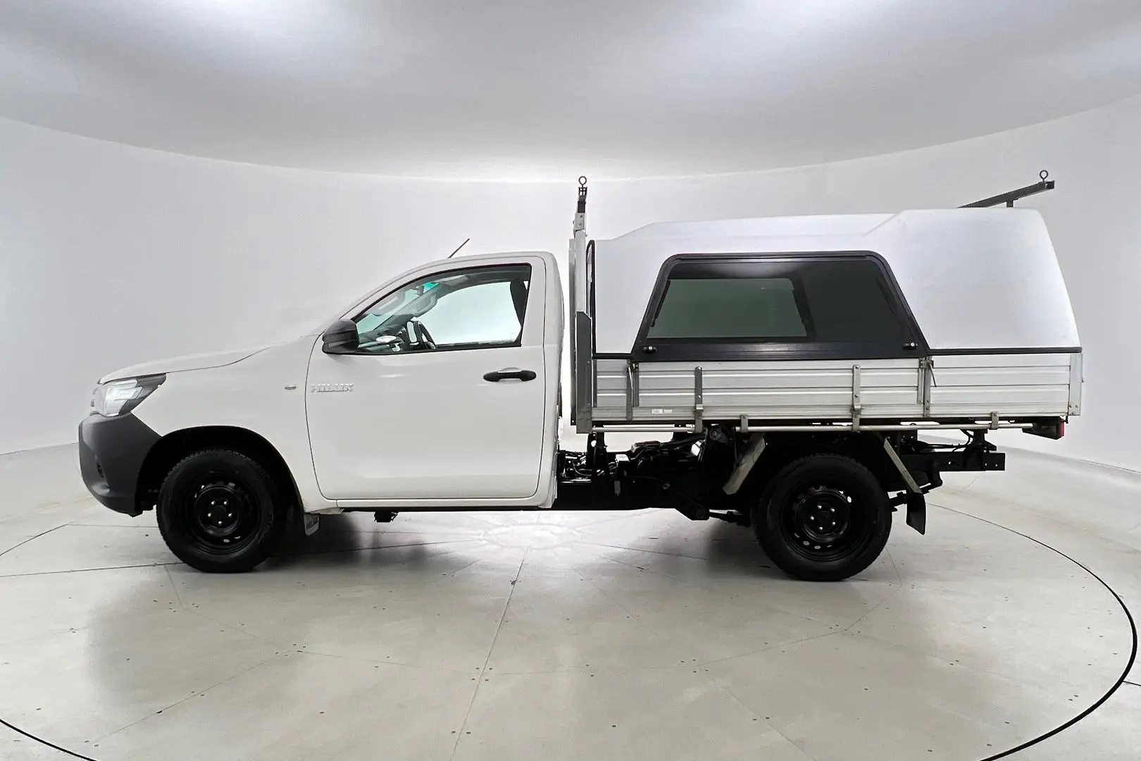 2018 Toyota Hilux Gallery Image 5