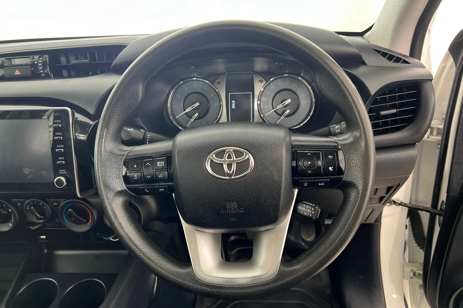 2021 Toyota Hilux Gallery Image 16