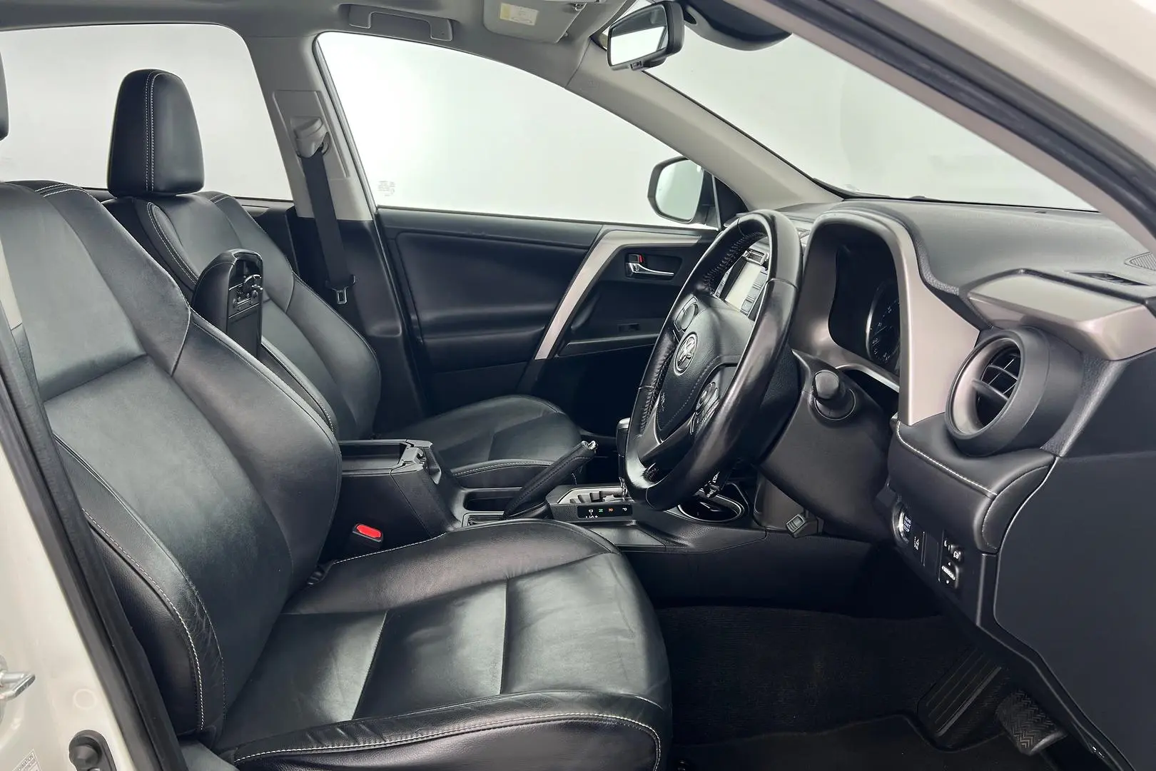 2016 Toyota RAV4 Gallery Image 14