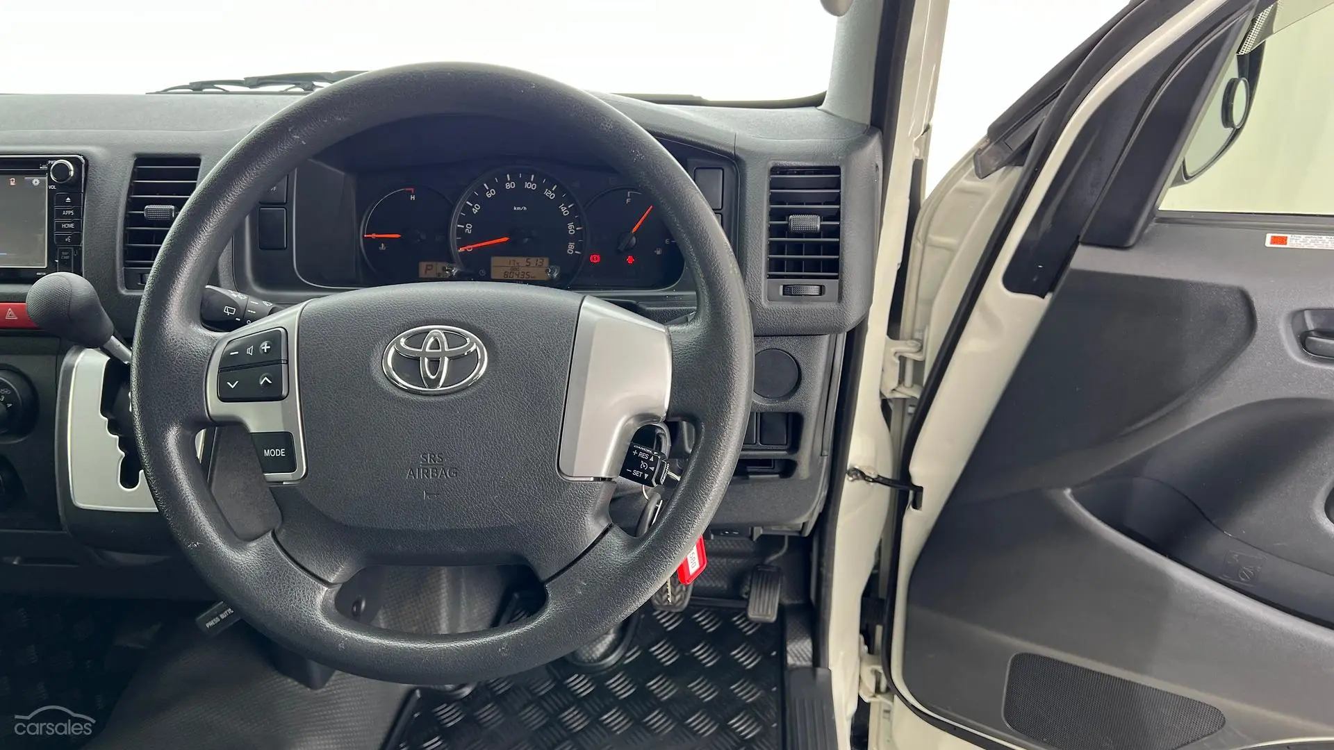 2017 Toyota Hiace Image 14