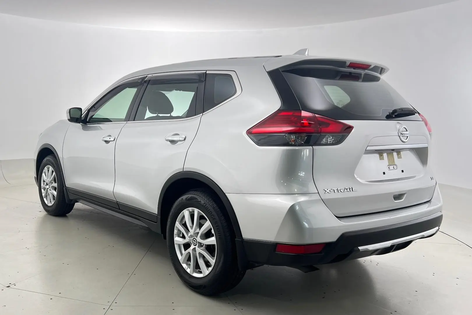 2017 Nissan X-TRAIL Gallery Image 8